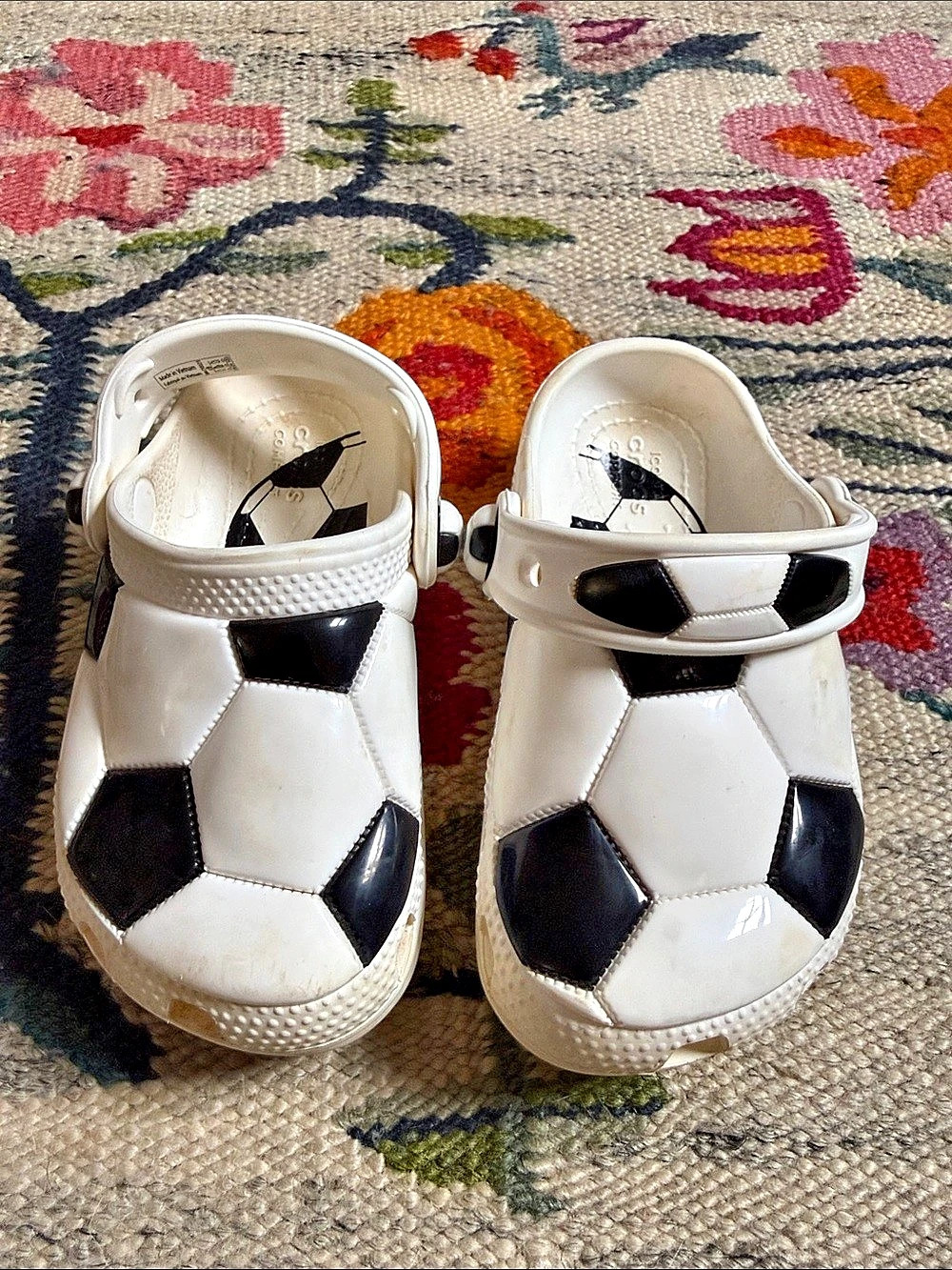 Crocs Kids' Classic Soccer Ball Clog White & Black unisex Size 8